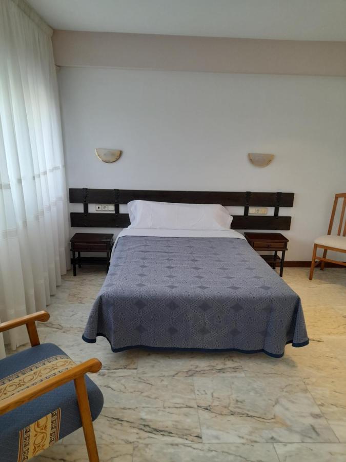 Hotel Os Carballos Sigueiro Exteriér fotografie